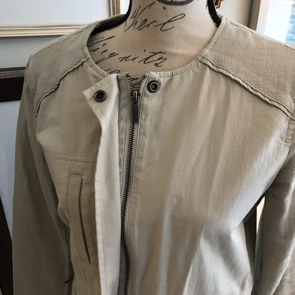 Loft Jacket - Picture 2 of 9